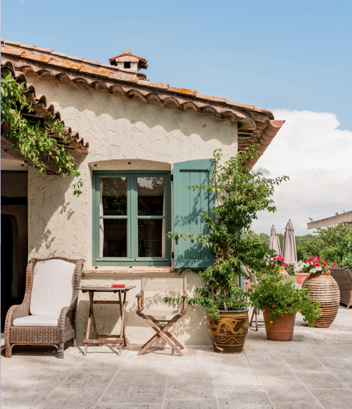 A family villa in the heart of Vence. Sporting old-world charms and comfort, this inviting getaway appears to have been built to welcome families for many years passed and many years to come.