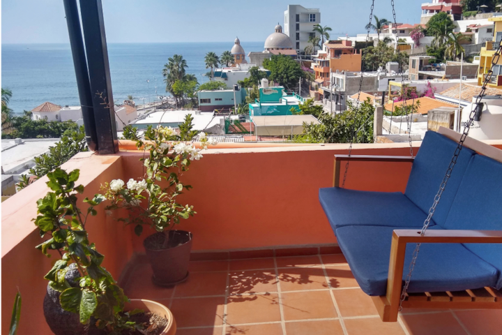 To say colorful doesn’t do this seaside apartment justice. Contrasting the earthen, terracotta tones of the patio’s tile to the sapphire-blue waters of the outstretched sea nearby, the view is more art than vista.