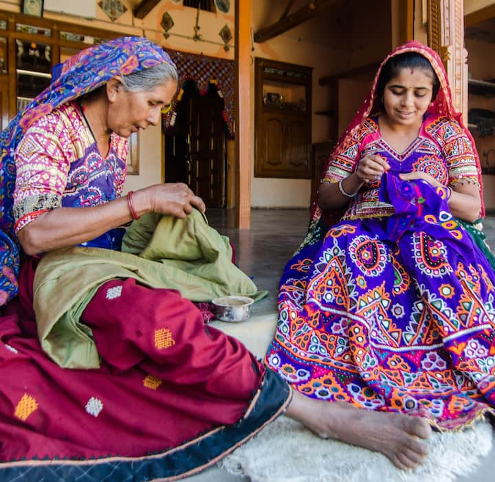 Airbnb Hosts sewing