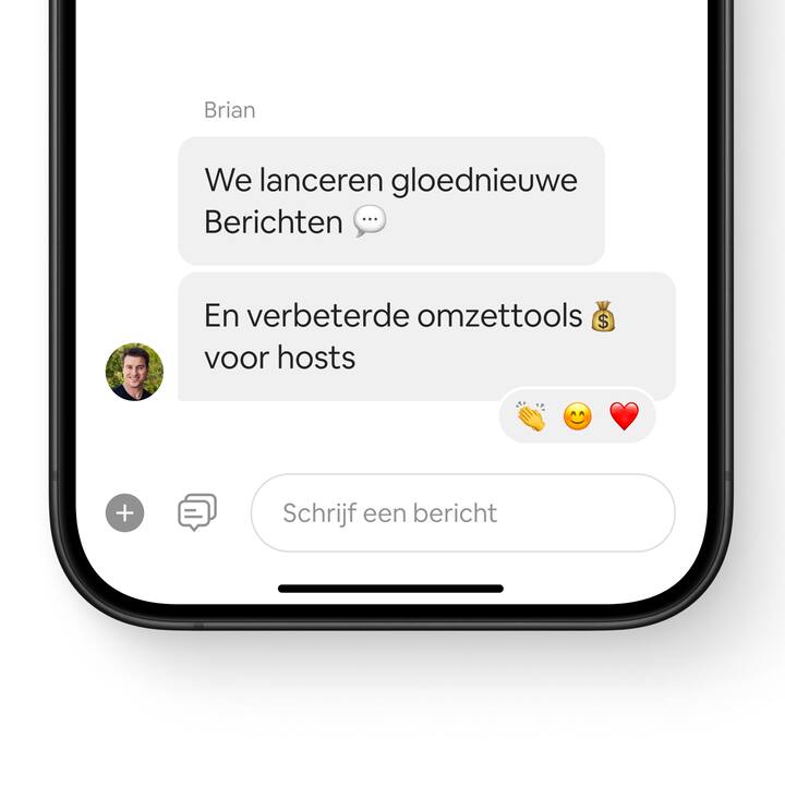 De Airbnb-app met het nieuwe tabblad Berichten waarop de filter 'Alles' geselecteerd is, gevolgd door de filters 'Verhuren' en 'Ongelezen'.