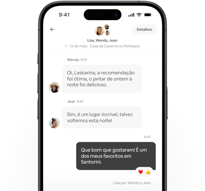 O aplicativo do Airbnb mostra uma conversa entre dois hóspedes e um anfitrião sobre o quanto eles gostaram da recomendação do restaurante.