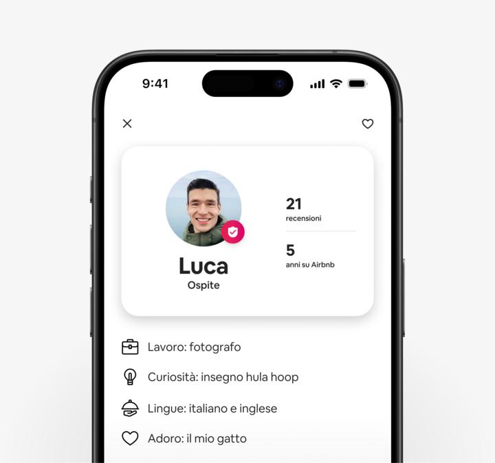 L'app di Airbnb mostra un profilo degli ospiti aggiornato che include informazioni di vario tipo: recensioni, tempo su Airbnb, lavoro, fatti interessanti, lingue che parlano e cosa li appassiona.