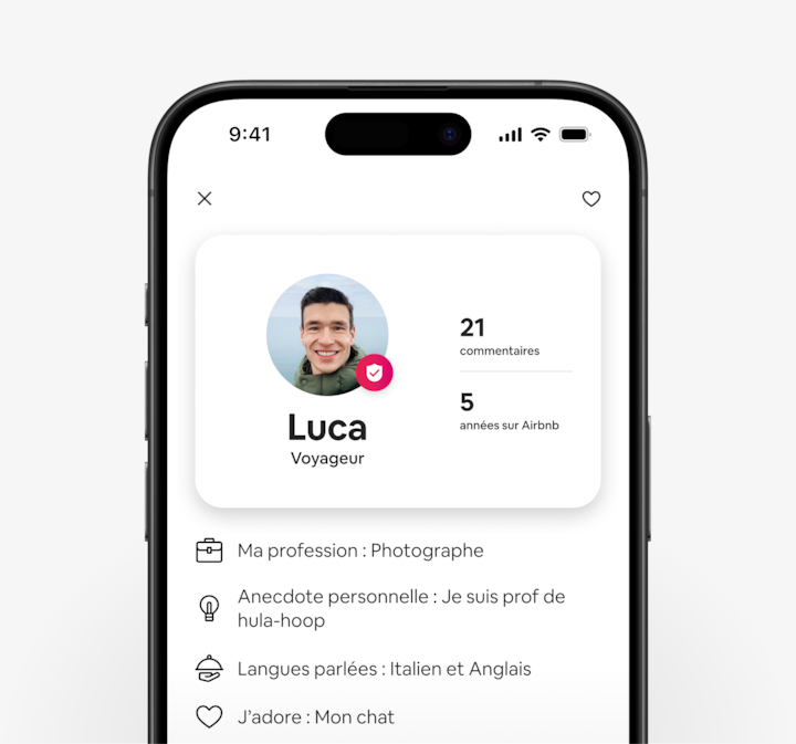 L'application Airbnb affiche un profil de voyageur mis à jour où figurent ses évaluations, son ancienneté sur Airbnb, sa profession, des anecdotes, ses langues parlées et ses passions.