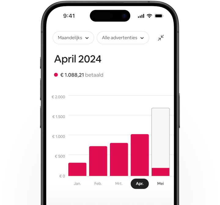 De Airbnb-app met een staafgrafiek van de inkomsten met de maand april uitgelicht, gevolgd door een jaarlijkse weergave waarin 2024 uitgelicht wordt.