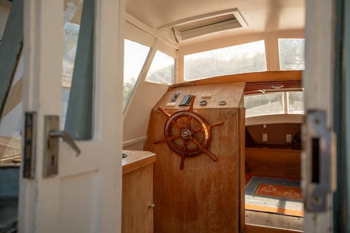 A boat that kids can play in outside the airbnb 