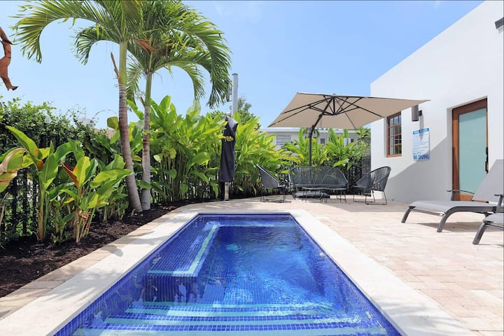 A home with an amazing pool.