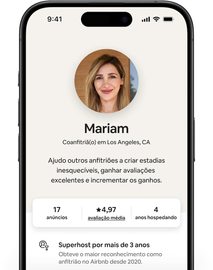 As telas do Airbnb mostram diferentes perfis do coanfitrião. Eles contêm uma pequena declaração, o número de anúncios do coanfitrião, a avaliação média dos hóspedes e a quantidade de anos que o coanfitrião recebe hóspedes.