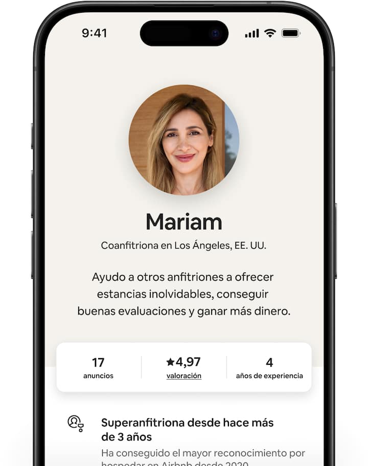 Varias pantallas de Airbnb muestran diferentes perfiles de coanfitriones que contienen un breve resumen y su número de anuncios, calificación de los huéspedes y años de experiencia.