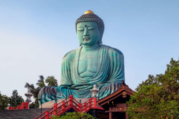 Image of the giant Kamakura buddha.