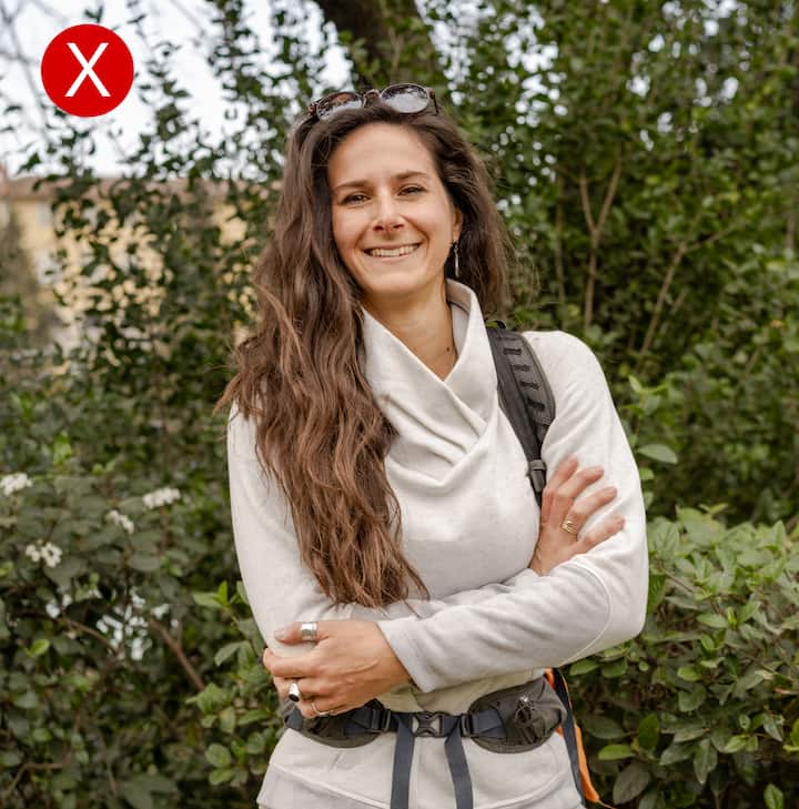 Exemple d'un hôte portant un sac à dos sur sa photo de portrait.