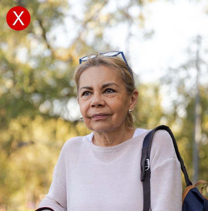 Exemple d'absence de contact visuel sur le portrait d'un hôte.