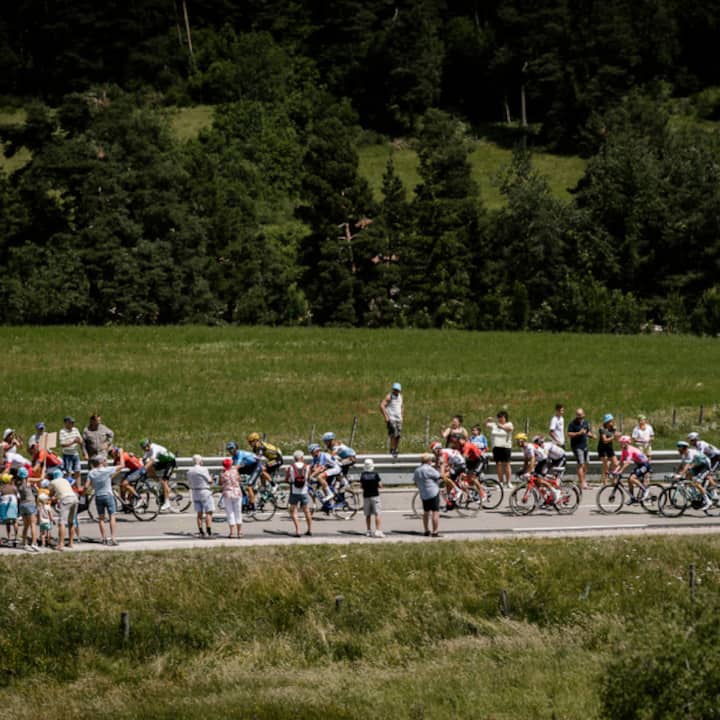 Une route plate pour les coureurs du Tour de France