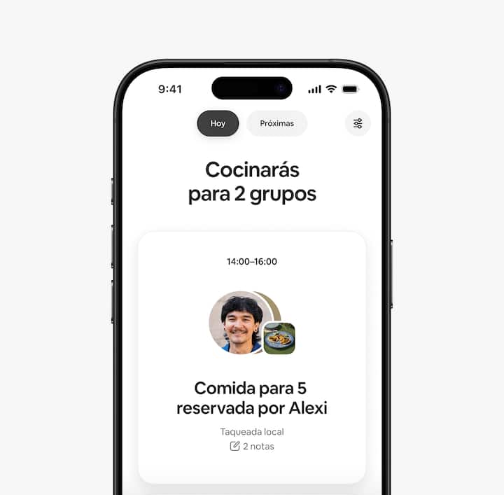 Vista desde el perfil de un anfitrión de la pestaña Hoy en la aplicación de Airbnb, donde se muestran detalles relevantes de las reservas en curso.