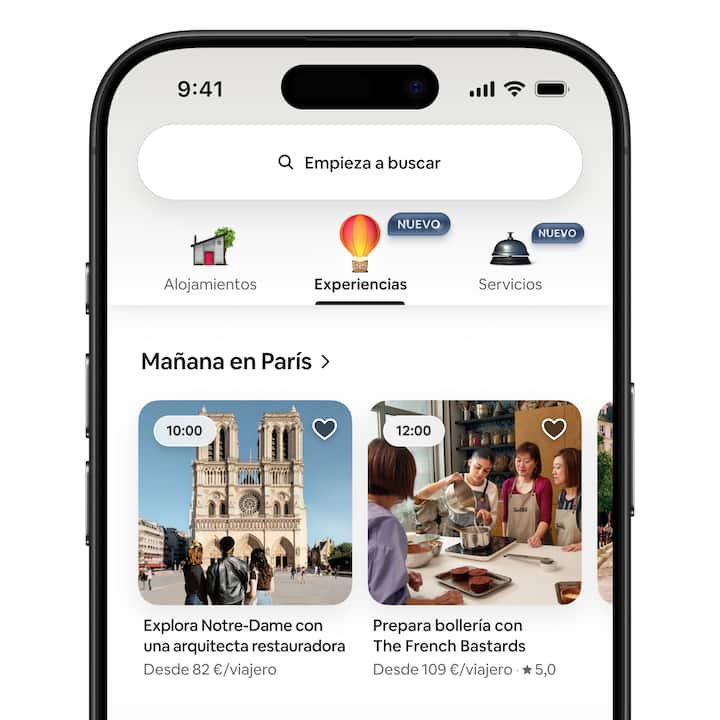 Vista desde el perfil de un viajero de la nueva pestaña Experiencias en la aplicación de Airbnb, donde se muestran varias actividades locales que se ofrecerán próximamente.
