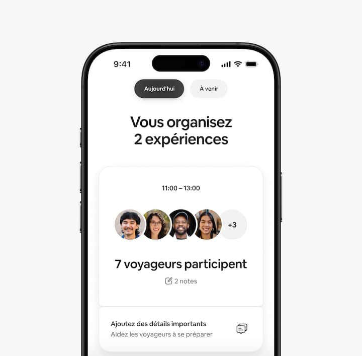 Une vue de l'application Airbnb telle qu'elle apparaît pour un hôte met en avant plusieurs de ses expériences réservées pour la journée et combien de voyageurs sont attendus.