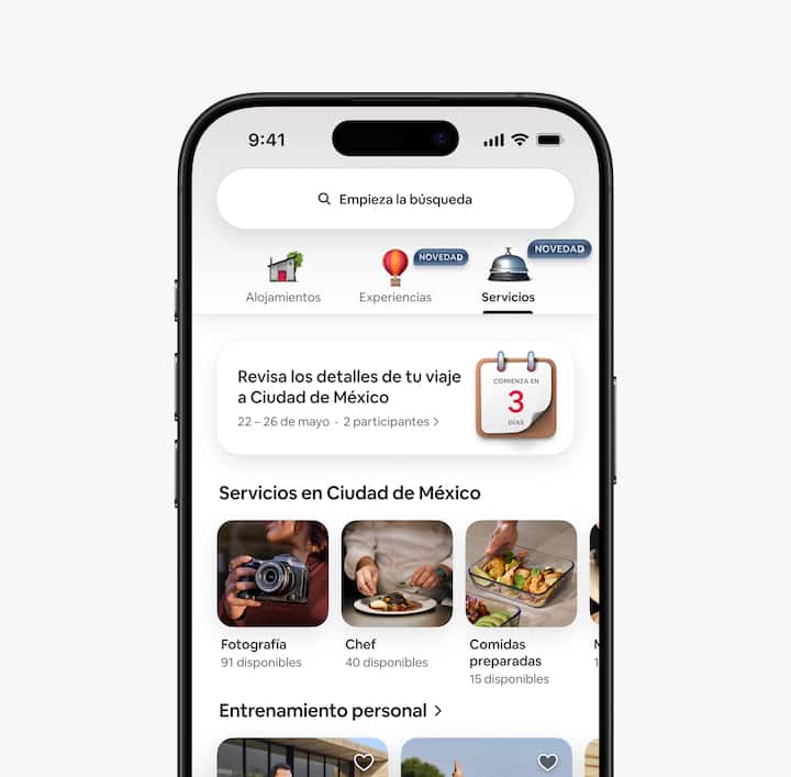 Vista del huésped de la pestaña Servicios en la app que destaca un próximo viaje y muestra Servicios relevantes en la zona.