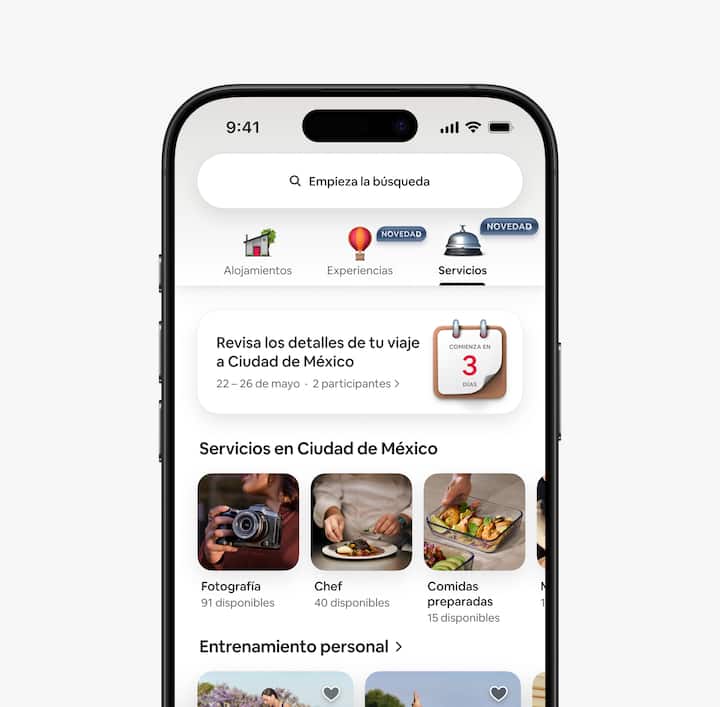 Vista del huésped de la pestaña Servicios en la app que destaca un próximo viaje y muestra Servicios relevantes en la zona.