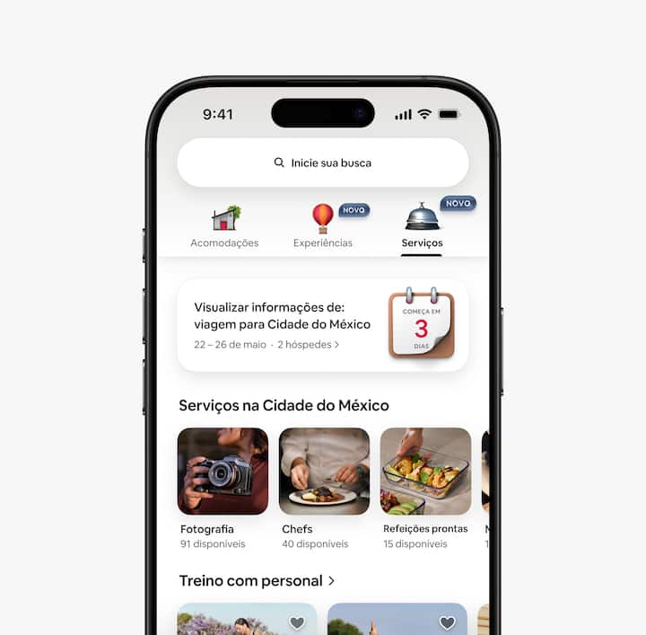 Vista de um hóspede na aba Serviços no aplicativo que destaca uma viagem programada e mostra serviços relevantes na região.