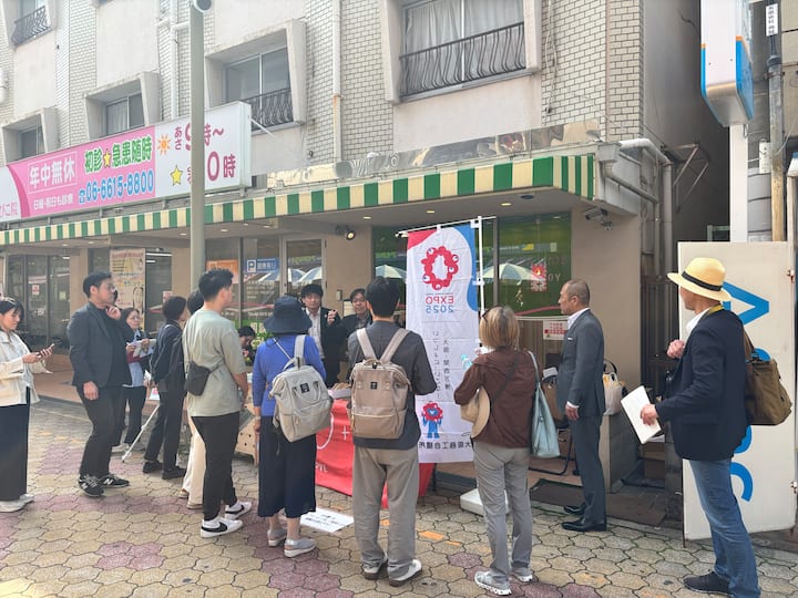 Airbnb Osaka Morningキャンペーンにおける、あびこ中央商店街でのイベントの様子