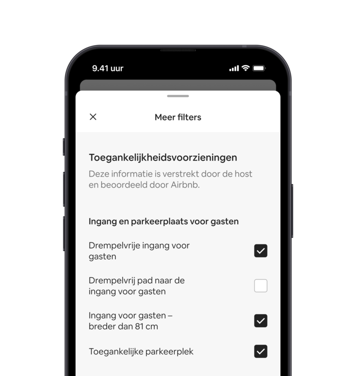 Het venster 'Meer filters' op het scherm van een gsm. Het gaat hier om zoekfilters. Er is een onderdeel met als titel Toegankelijkheidsvoorzieningen. Hieronder zijn toegankelijkheidsvoorzieningen gegroepeerd per gebied, zoals 'Ingang en parkeerplaats voor gasten'. Je kunt hier zoveel voorzieningen aanvinken als je wilt.