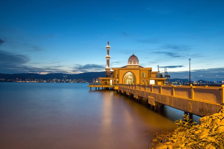 A floating mosque in Malaysia at dusk