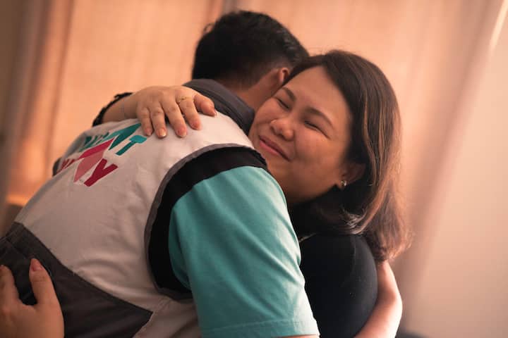 Airbnb.org-vert Mia S. klemmer Airbnb.org-gjesten Menard fra den filippinske ideelle organisasjonen Angat Buhay.