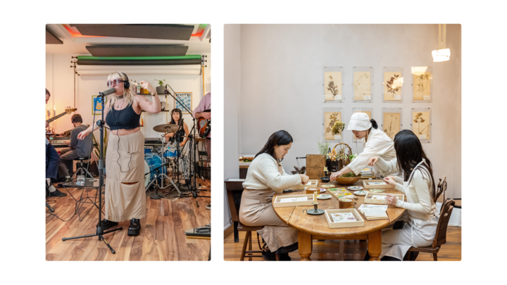 Un concert dans un cadre intérieur chaleureux, avec une femme chantant dans un micro, accompagnée par un groupe jouant des instruments.