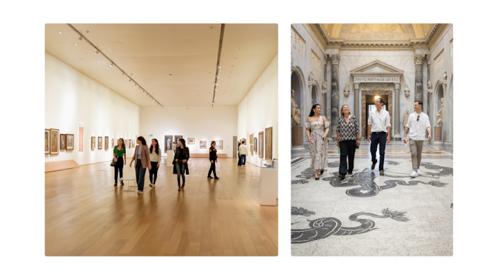 Deux scènes d'expériences de visite au musée : l'une dans une galerie d'art contemporain avec des visiteurs observant des peintures, et l'autre dans un musée historique avec un sol en mosaïque et une architecture en pierre travaillée.