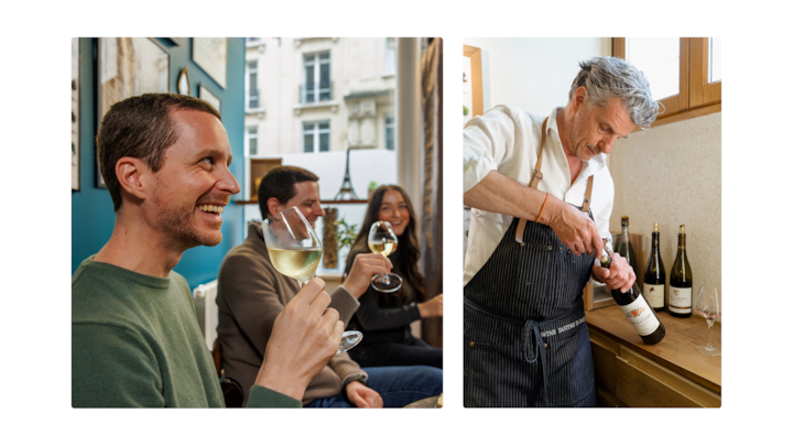 Une expérience de dégustation de vin avec des participants tenant des verres de vin blanc dans un cadre intérieur confortable, tandis qu'un sommelier en tablier débouche une bouteille.