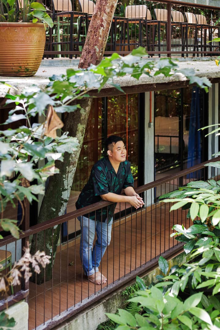 A balcony with a natural setting, featuring trees, greenery, and a relaxed atmosphere near Templer Park.