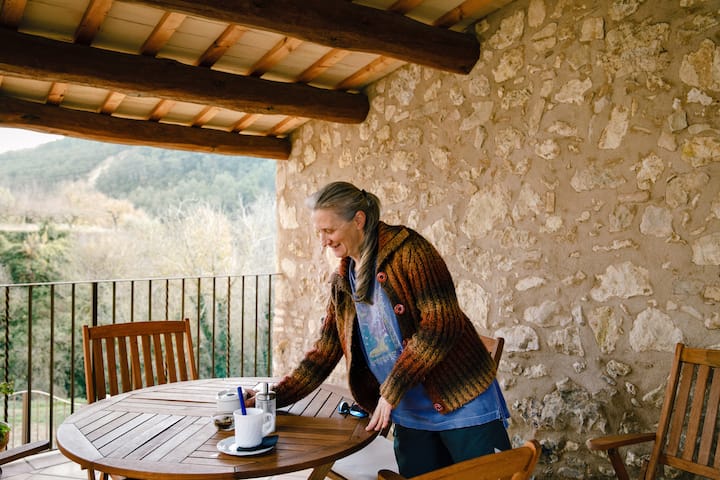 grandma host