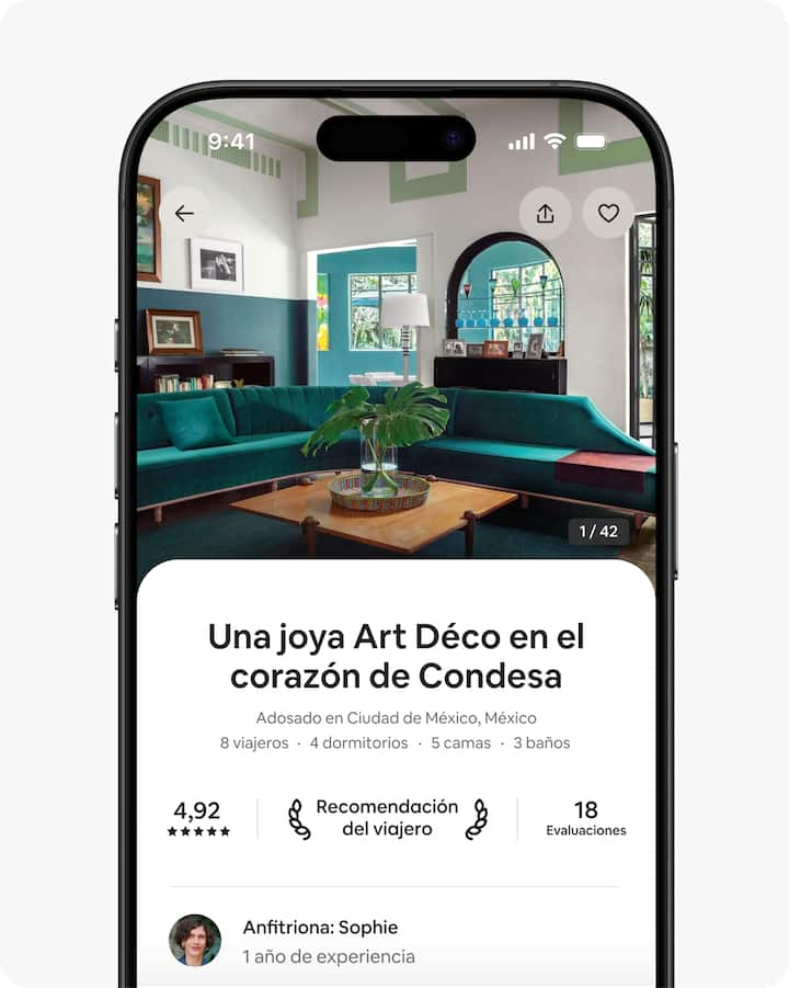 La imagen de un teléfono muestra cómo aparecen los anuncios en la app de Airbnb, con la descripción, el nombre y los datos del anfitrión y más.