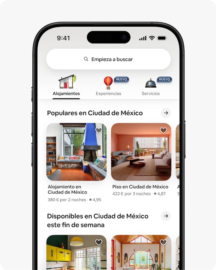 La imagen de un teléfono muestra dos formas diferentes en que los anuncios se presentan a los huéspedes: anuncios populares y anuncios disponibles este fin de semana.
