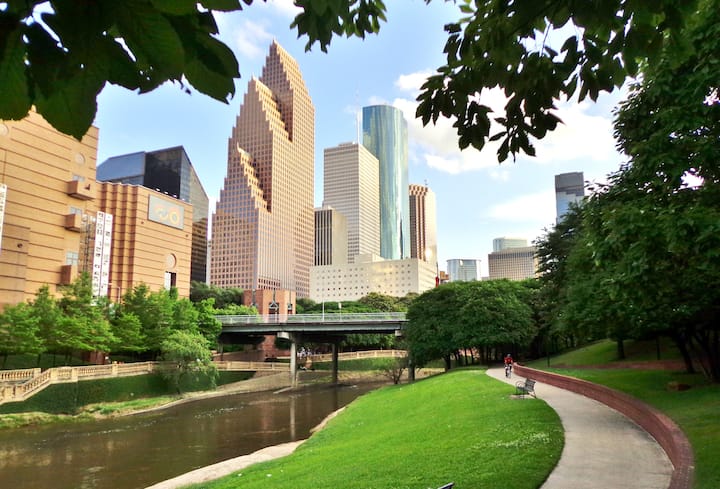 picture of Houston skyline