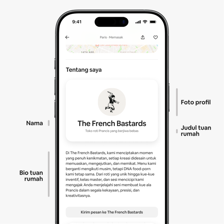 Halaman iklan tuan rumah Airbnb di layar ponsel yang menampilkan bagian 'Tentang Saya'. Profil tuan rumah menampilkan logo pembuat roti dengan baguette, nama 'The French Bastards,' dan judul 'Rebellious French bakery,' dengan biografi yang menjelaskan filosofi mereka dan kelas pembuatan kue mereka yang ikonis.