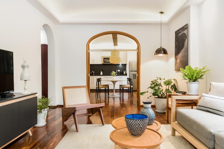 Beautifully decorated, Airbnb-friendly apartment