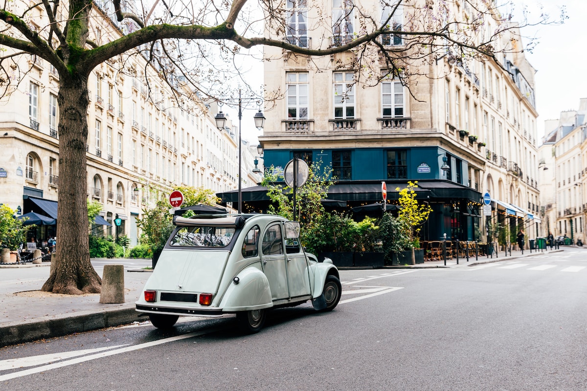 Car tour in Paris