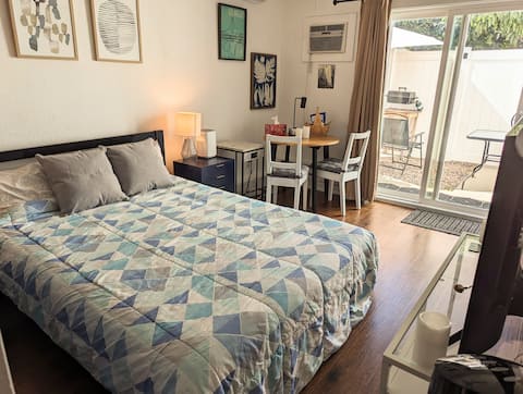 Guest Suite w/Priv Entry+Patio + split AC