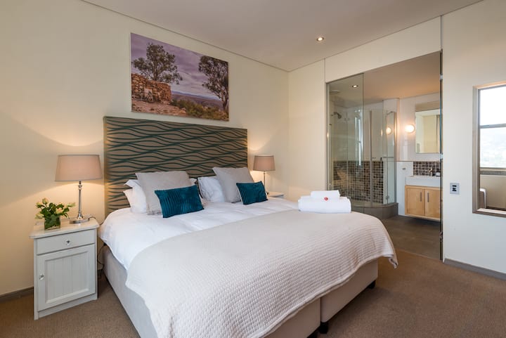 Chumba cha kulala cha kiwango cha juu kilicho na bafu la chumbani