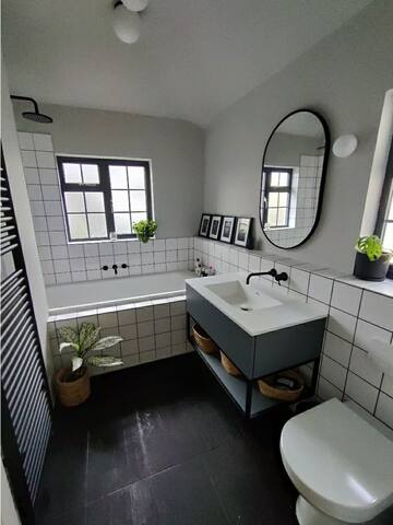 Home in London, 20min Waterloo gallery image 5