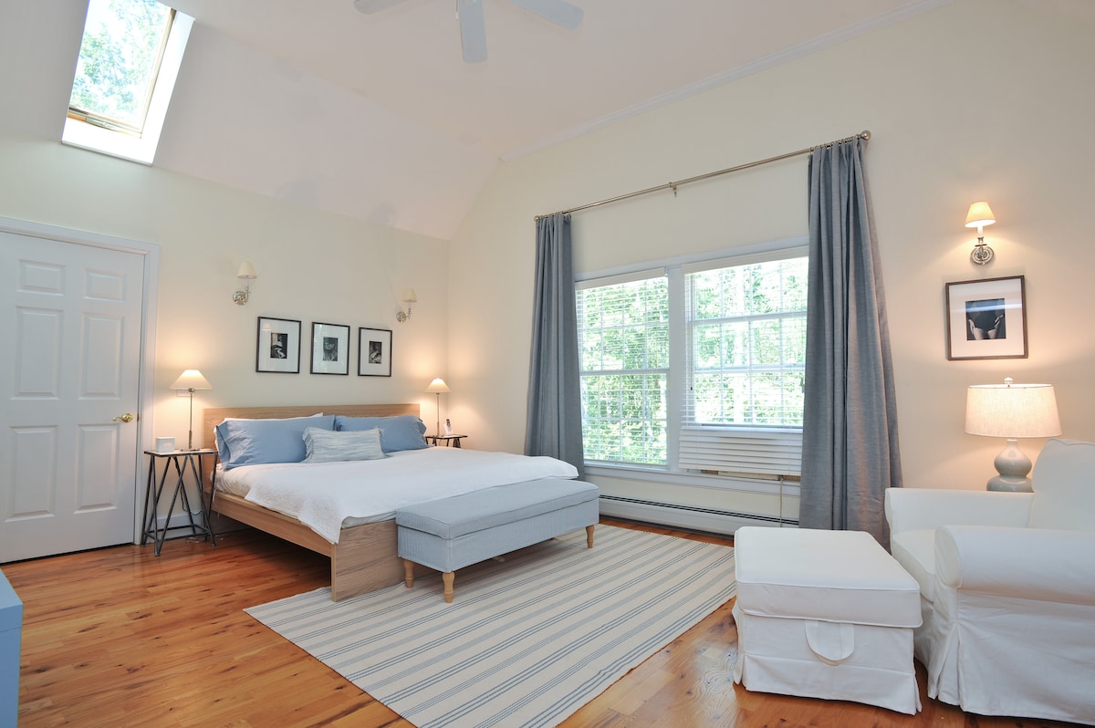 Tweede kingsize slaapkamer, privébad, smart-tv, frette katoenen beddengoed, donsdeken, veren bed, kussens