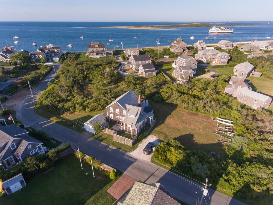 Large yard, great for games! Note the proximity to the beach, public access is at end of Willard St. on the left