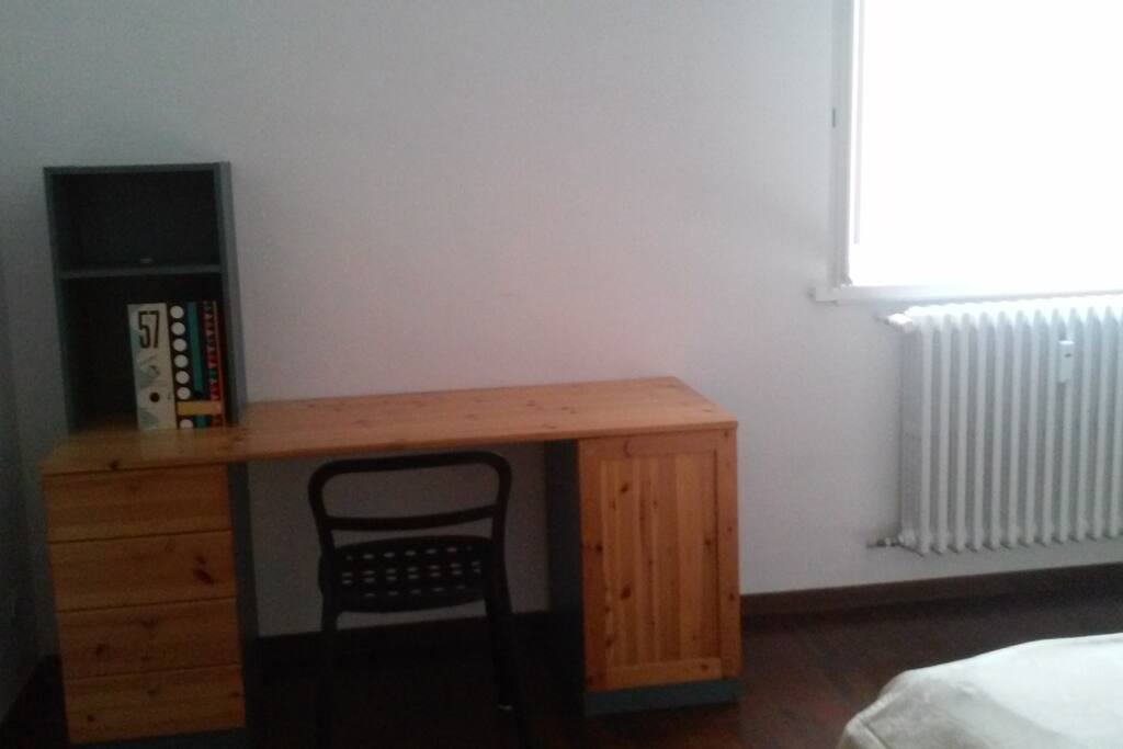 Bedroom 1 - desk