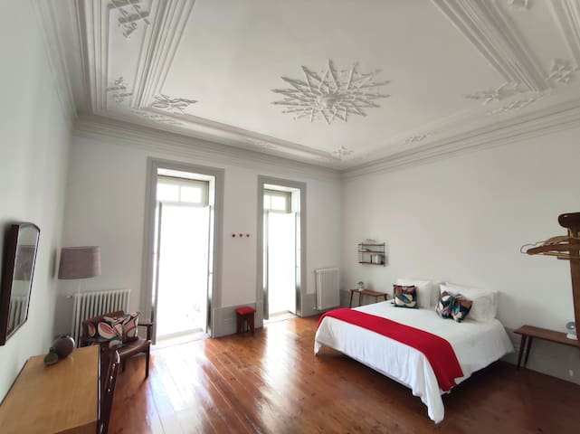 Premium heritage house with garden – city centre