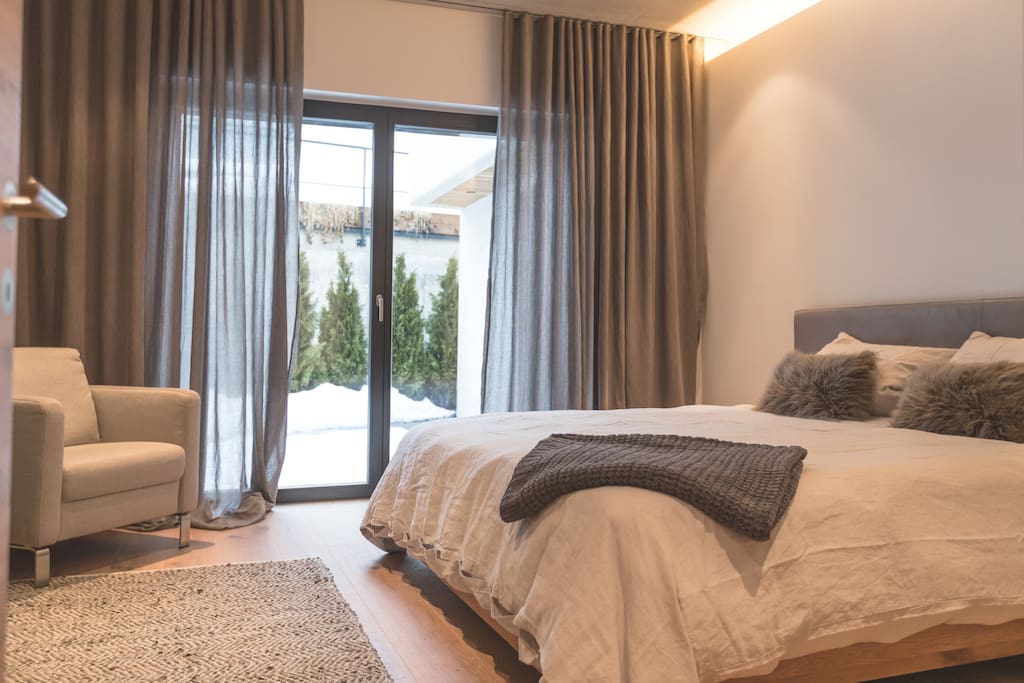 Private Gäste-Suite im EG mit Ausgang zu kleiner Terrasse