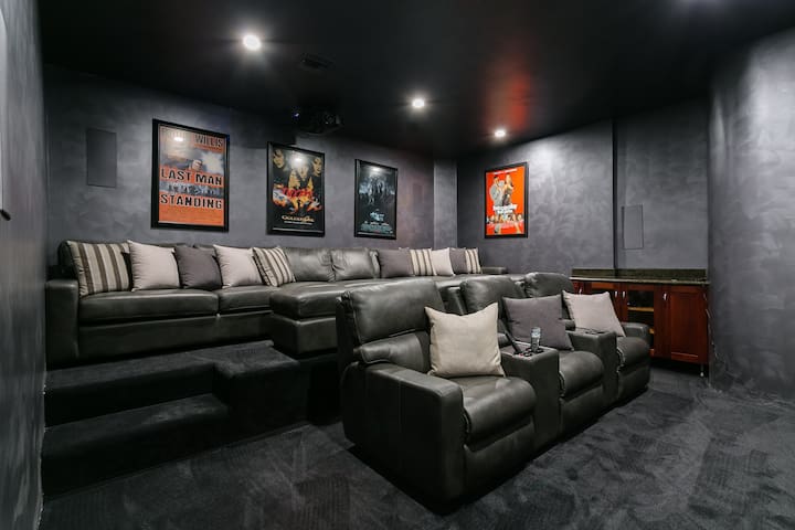 Sunset Plaza Villa with Pool, Spa Roof Deck, City View gallery image 3