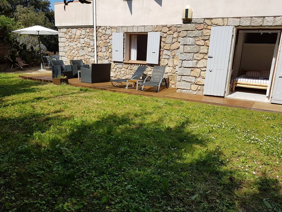 Seconde terrasse, communiquant avec l'autre côté du Gîte !