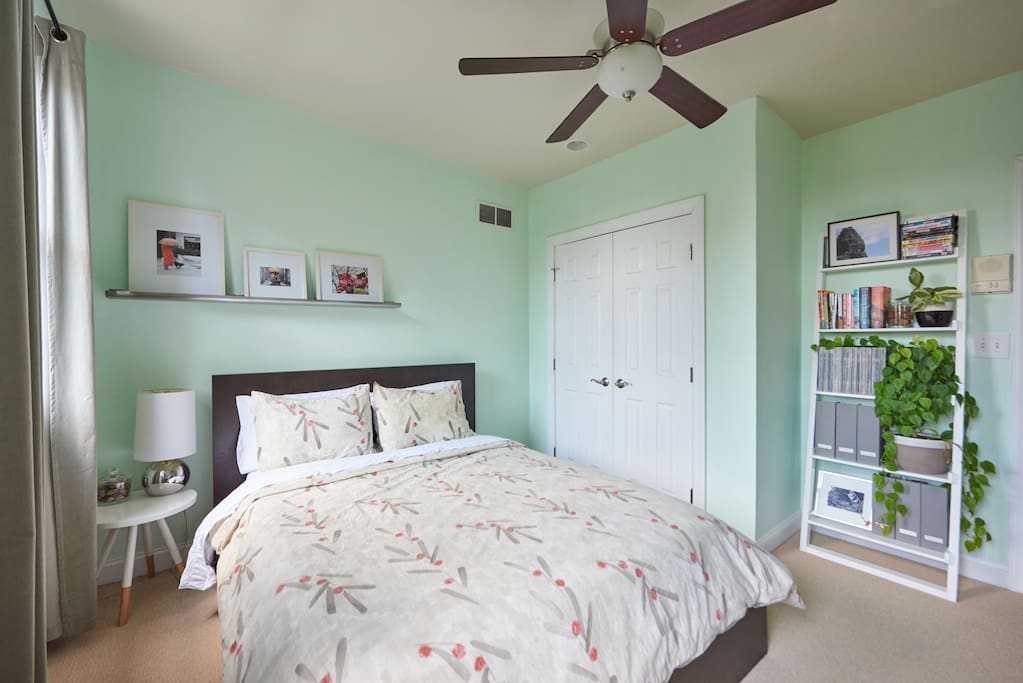This listing only accommodates 2. I have another listing in this house if you have 3-4 in your party.