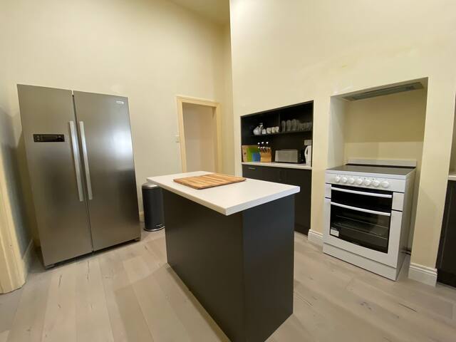 St Elizabeth’s Home – 4 BED & 2 BATH – Sleeps 10! gallery image 2