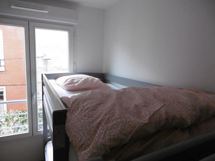 Bunk bed in shared room/5 guests/ 25 mn from Paris